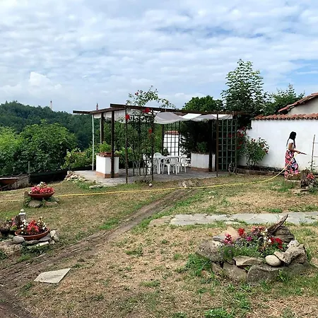 La Dacia In Langa Bed and Breakfast Briaglia